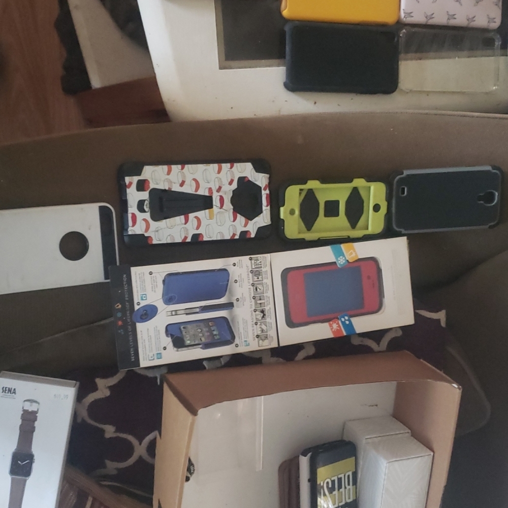 2 ipod case and phones